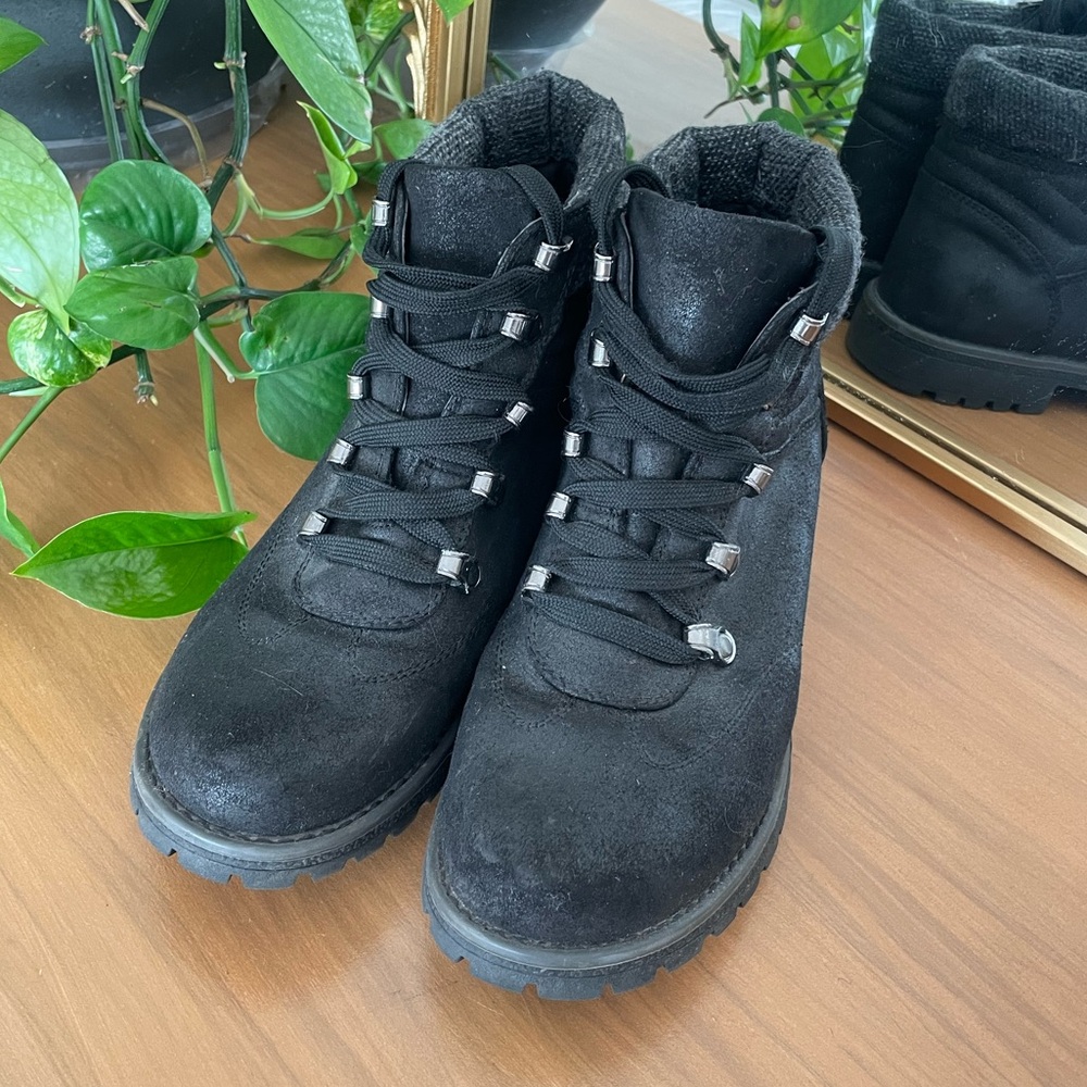 Sonoma Women's Black Lace-Up Winter Boots